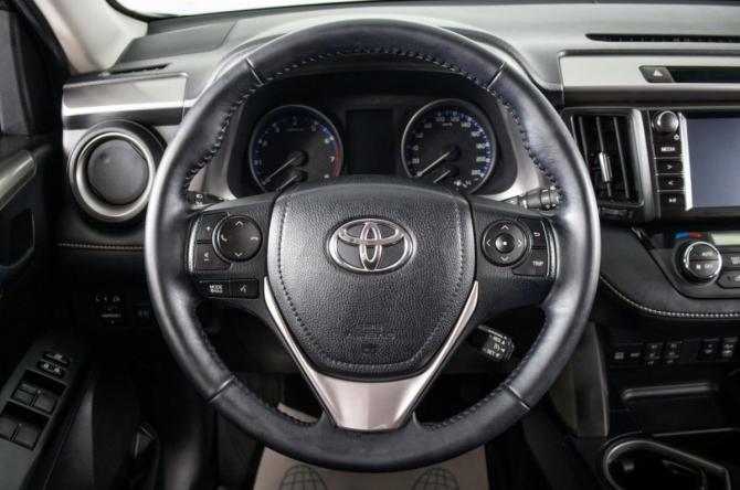 Toyota RAV4 IV (XA40) Рестайлинг с пробегом 2017 года, цена 2 849 000 рублей, 87000 км, внедорожник, Автокод Объявления