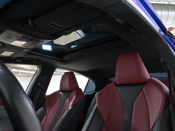 Lexus ES VII Рестайлинг с пробегом 2022 года, цена 4 800 000 рублей, 30400 км, седан, Автокод Объявления