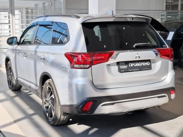 Mitsubishi Outlander III Рестайлинг 3 с пробегом 2021 года, цена 2 627 000 рублей, 97486 км, внедорожник, Автокод Объявления