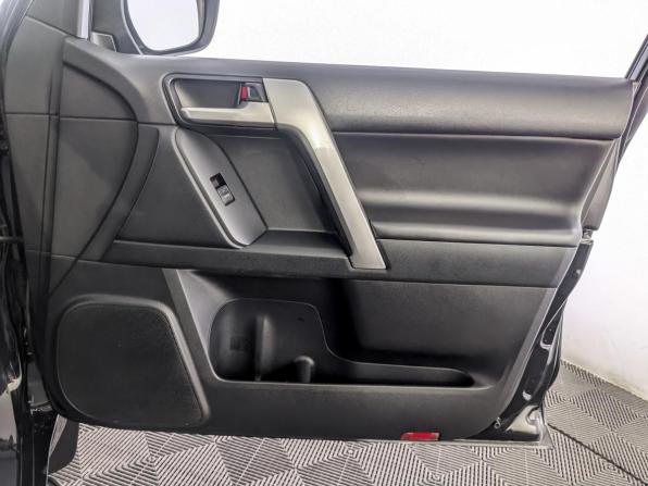 Toyota Land Cruiser Prado 150 Series Рестайлинг 2 с пробегом 2018 года, цена 4 500 000 рублей, 238427 км, внедорожник, Автокод Объявления