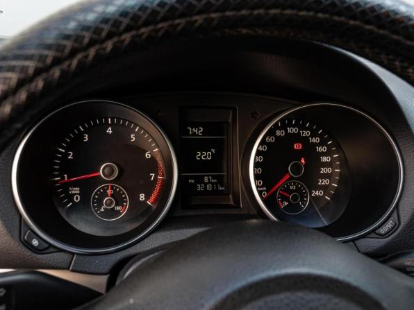 Volkswagen Golf VI с пробегом 2010 года, цена 849 000 рублей, 321811 км, хэтчбек, Автокод Объявления