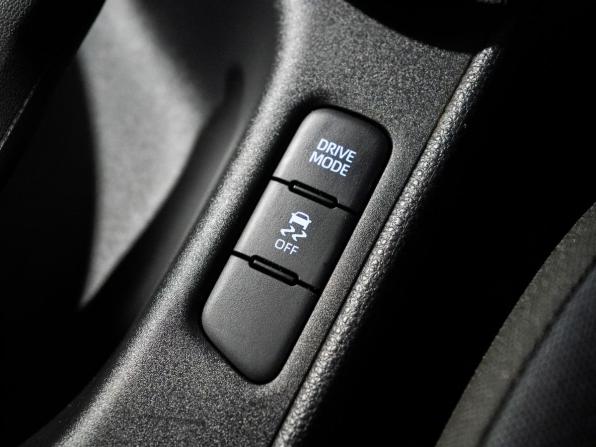 Toyota Yaris IV с пробегом 2021 года, цена 1 299 500 рублей, 53750 км, хэтчбек, Автокод Объявления