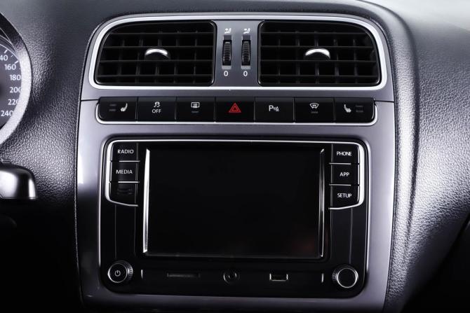 Volkswagen Polo V Рестайлинг с пробегом 2018 года, цена 1 519 000 рублей, 179000 км, седан, Автокод Объявления