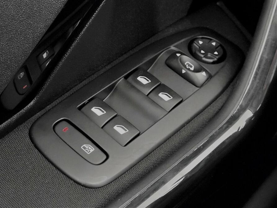 Peugeot 208 I Москва  - изображение 10
