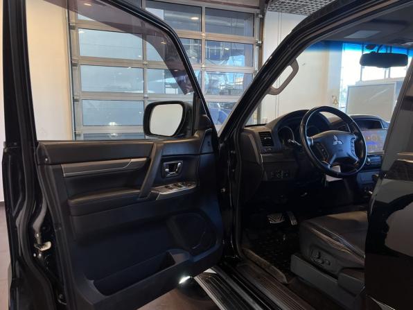 Mitsubishi Pajero IV Рестайлинг 1 с пробегом 2011 года, цена 2 311 000 рублей, 194500 км, внедорожник, Автокод Объявления
