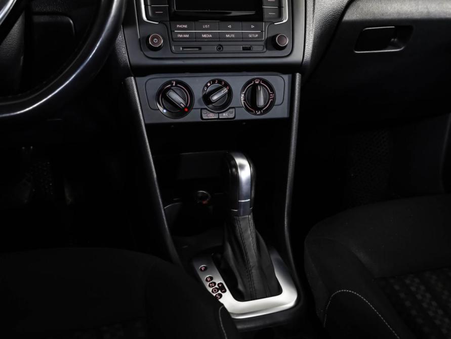 Volkswagen Polo V Рестайлинг Санкт-Петербург  - изображение 13