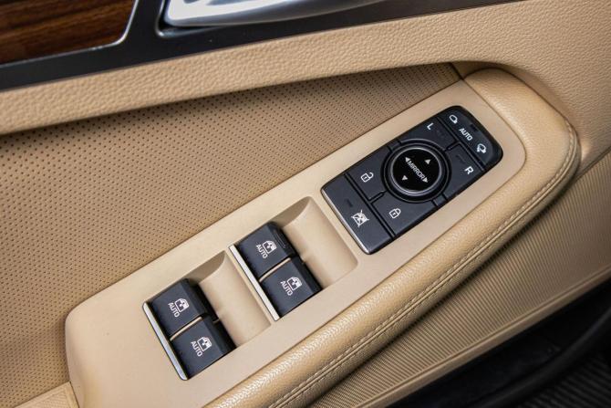 Hyundai Genesis II с пробегом 2015 года, цена 2 689 000 рублей, 74820 км, седан, Автокод Объявления