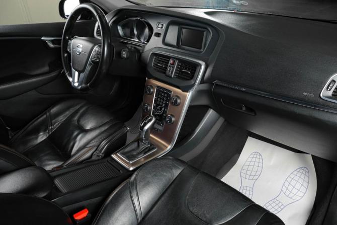 Volvo V40 II с пробегом 2014 года, цена 1 089 000 рублей, 240000 км, хэтчбек, Автокод Объявления