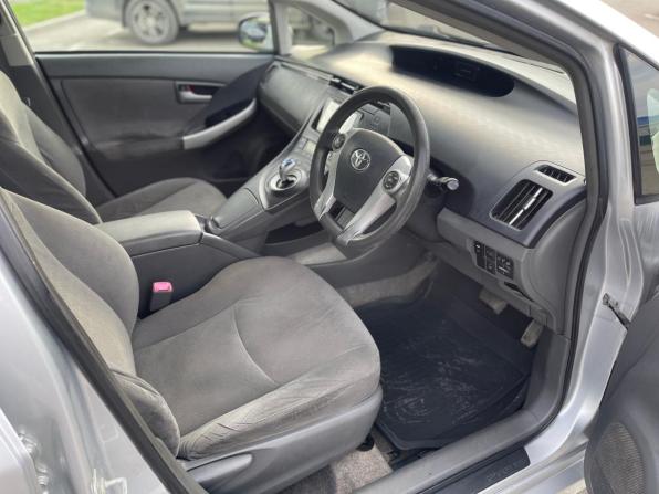 Toyota Prius III (XW30) с пробегом 2010 года, цена 980 000 рублей, 274966 км, лифтбек, Автокод Объявления