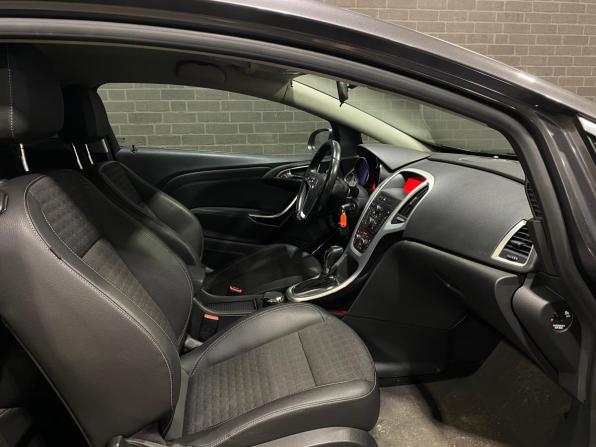 Opel Astra J Рестайлинг с пробегом 2012 года, цена 1 050 000 рублей, 103489 км, хэтчбек, Автокод Объявления
