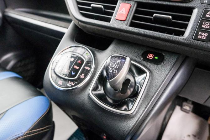 Toyota Voxy III (R80) с пробегом 2015 года, цена 1 649 000 рублей, 244000 км, минивэн, Автокод Объявления
