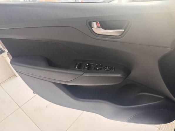 Hyundai Solaris II с пробегом 2018 года, цена 1 370 000 рублей, 117300 км, седан, Автокод Объявления