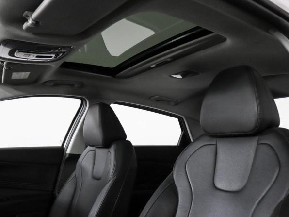 Hyundai Elantra VII (CN7) Рестайлинг с пробегом 2024 года, цена 2 090 000 рублей, 64000 км, седан, Автокод Объявления