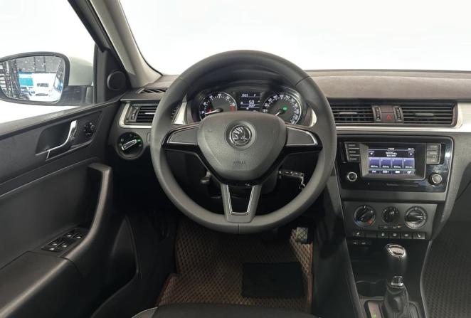 Skoda Rapid I с пробегом 2017 года, цена 1 085 000 рублей, 134223 км, лифтбек, Автокод Объявления