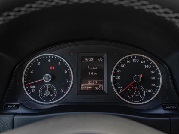 Volkswagen Tiguan I Рестайлинг с пробегом 2015 года, цена 1 260 000 рублей, 214377 км, внедорожник, Автокод Объявления