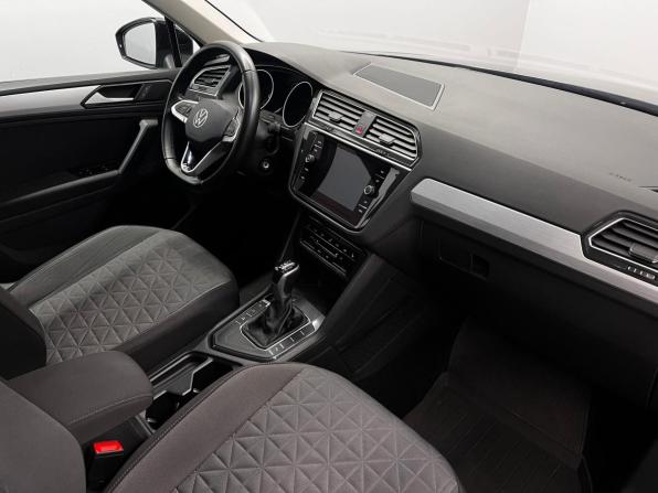 Volkswagen Tiguan II Рестайлинг с пробегом 2021 года, цена 2 626 000 рублей, 80444 км, внедорожник, Автокод Объявления