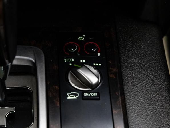 Toyota Land Cruiser 200 Series с пробегом 2010 года, цена 2 399 000 рублей, 378281 км, внедорожник, Автокод Объявления