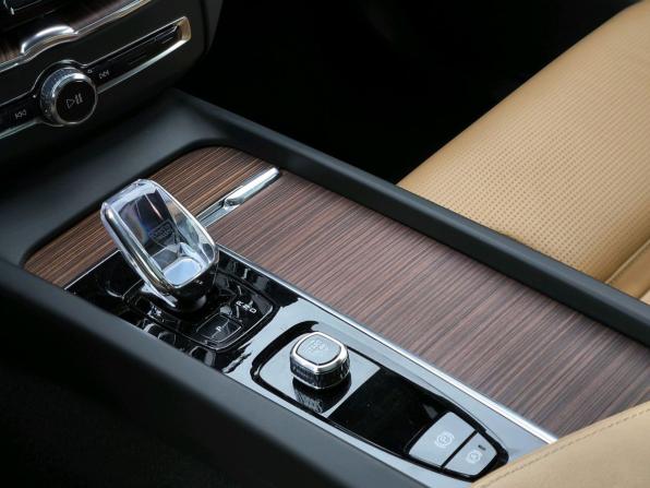 Volvo XC60 II Рестайлинг с пробегом 2024 года, цена 6 630 000 рублей, 30990 км, внедорожник, Автокод Объявления