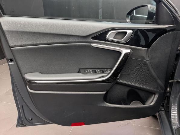 Kia Ceed III с пробегом 2020 года, цена 2 190 000 рублей, 30100 км, хэтчбек, Автокод Объявления