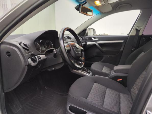Skoda Octavia II (A5) Рестайлинг с пробегом 2012 года, цена 1 015 000 рублей, 145800 км, лифтбек, Автокод Объявления