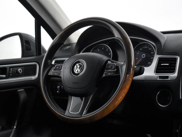 Volkswagen Touareg II Рестайлинг с пробегом 2015 года, цена 2 279 000 рублей, 238396 км, внедорожник, Автокод Объявления