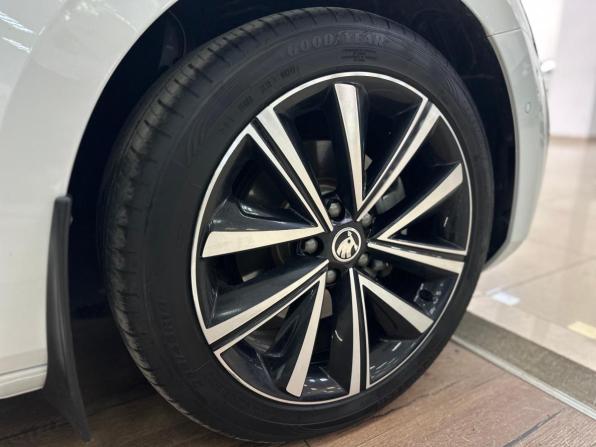 Skoda Superb III Рестайлинг с пробегом 2024 года, цена 3 620 000 рублей, 38400 км, лифтбек, Автокод Объявления