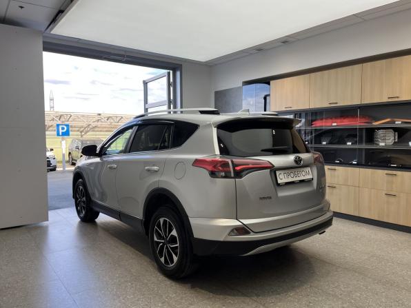 Toyota RAV4 IV (XA40) Рестайлинг с пробегом 2018 года, цена 2 450 000 рублей, 162000 км, внедорожник, Автокод Объявления