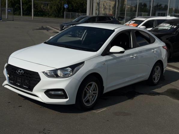 Hyundai Solaris II с пробегом 2017 года, цена 1 220 000 рублей, 97656 км, седан, Автокод Объявления