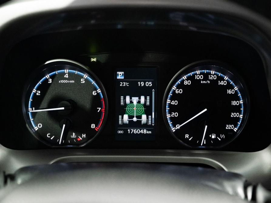 Toyota RAV4 IV (XA40) Рестайлинг Иркутск  - изображение 11