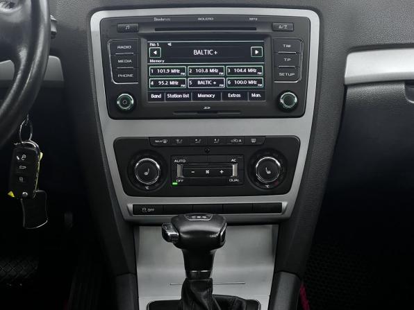 Skoda Octavia II (A5) Рестайлинг с пробегом 2012 года, цена 700 000 рублей, 270000 км, лифтбек, Автокод Объявления