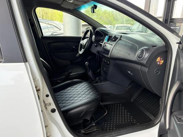 Renault Logan II Рестайлинг с пробегом 2019 года, цена 590 999 рублей, 152117 км, седан, Автокод Объявления