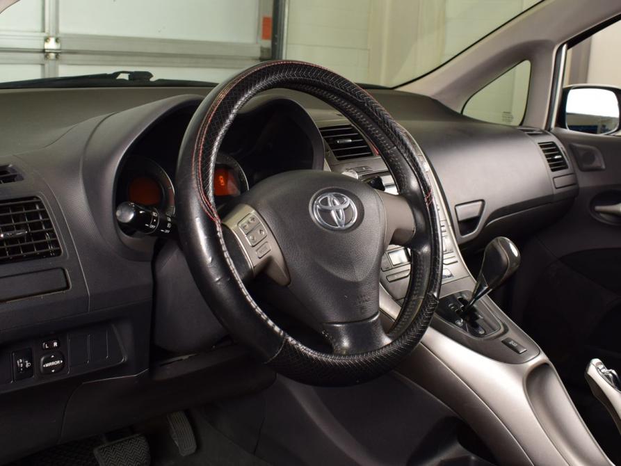 Toyota Auris I Кемерово  - изображение 7