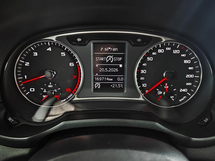 Audi A1 I (8X) Москва  - изображение 12