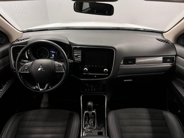 Mitsubishi Outlander III Рестайлинг 3 с пробегом 2022 года, цена 2 749 000 рублей, 77647 км, внедорожник, Автокод Объявления