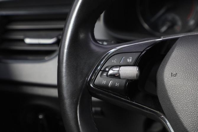 Skoda Rapid II с пробегом 2020 года, цена 1 599 000 рублей, 75002 км, лифтбек, Автокод Объявления