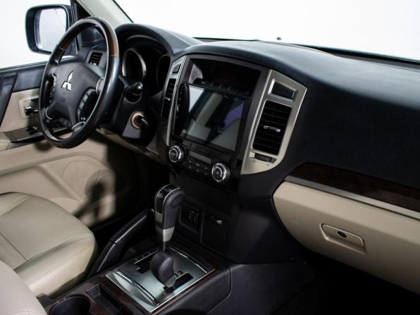 Mitsubishi Pajero IV Рестайлинг 2 с пробегом 2017 года, цена 2 980 000 рублей, 91563 км, внедорожник, Автокод Объявления