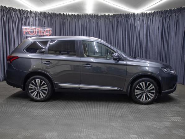 Mitsubishi Outlander III Рестайлинг 3 с пробегом 2019 года, цена 1 898 000 рублей, 103000 км, внедорожник, Автокод Объявления