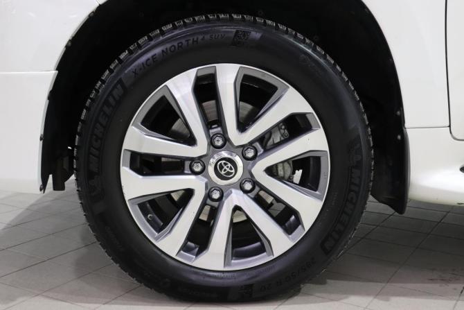 Toyota Land Cruiser 200 Series Рестайлинг 2 с пробегом 2017 года, цена 7 950 000 рублей, 101832 км, внедорожник, Автокод Объявления