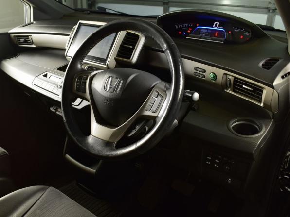 Honda Freed I Рестайлинг 2 с пробегом 2016 года, цена 1 269 995 рублей, 135178 км, компактвэн, Автокод Объявления