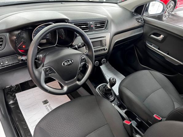 Kia Rio III Рестайлинг с пробегом 2016 года, цена 995 000 рублей, 156383 км, седан, Автокод Объявления