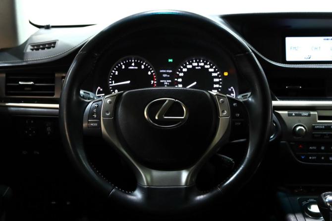 Lexus ES VI с пробегом 2014 года, цена 2 400 000 рублей, 111126 км, седан, Автокод Объявления