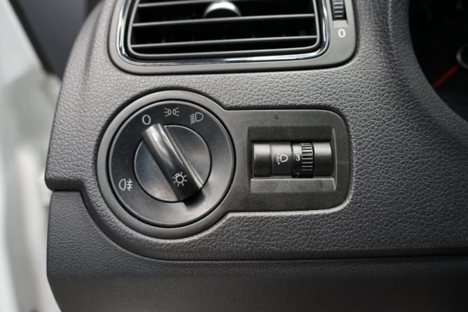 Volkswagen Polo V Рестайлинг с пробегом 2018 года, цена 1 299 000 рублей, 103000 км, седан, Автокод Объявления