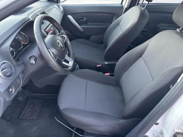 Renault Logan II Рестайлинг с пробегом 2019 года, цена 756 231 рубль, 210655 км, седан, Автокод Объявления