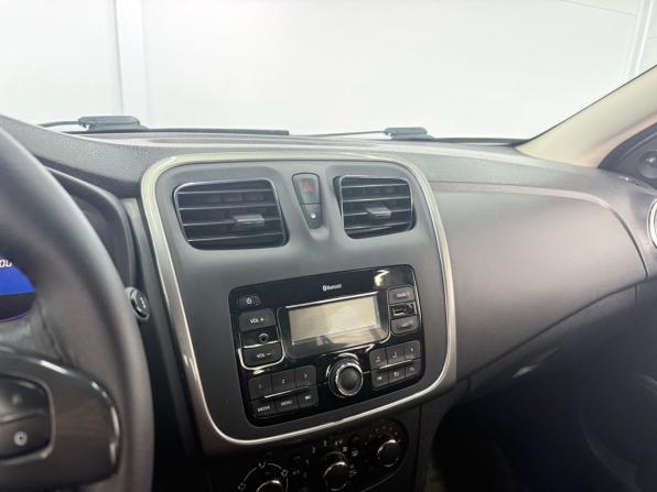 Renault Logan II с пробегом 2017 года, цена 919 000 рублей, 120000 км, седан, Автокод Объявления