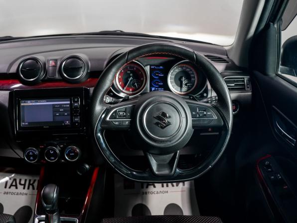Suzuki Swift V с пробегом 2018 года, цена 1 560 000 рублей, 76426 км, хэтчбек, Автокод Объявления