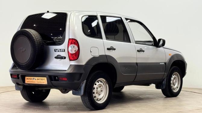 Chevrolet Niva I Рестайлинг с пробегом 2011 года, цена 399 000 рублей, 130000 км, внедорожник, Автокод Объявления