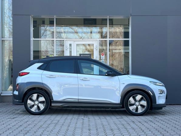 Hyundai Kona I с пробегом 2018 года, цена 1 899 000 рублей, 132765 км, внедорожник, Автокод Объявления