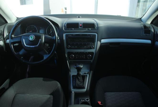 Skoda Octavia II (A5) Рестайлинг с пробегом 2013 года, цена 930 000 рублей, 244673 км, лифтбек, Автокод Объявления