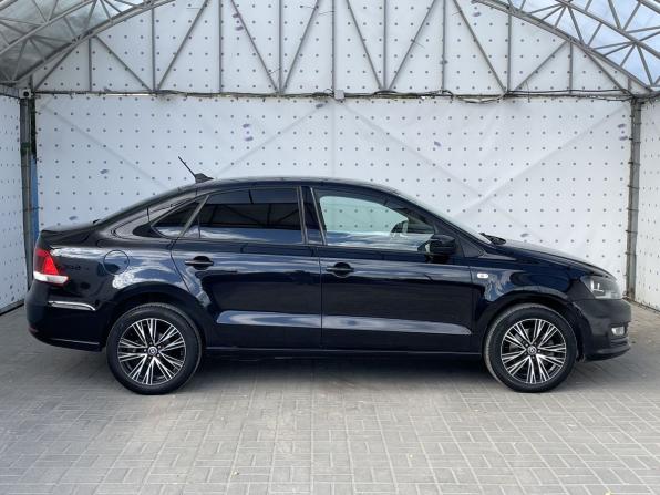 Volkswagen Polo V Рестайлинг с пробегом 2018 года, цена 1 090 000 рублей, 149727 км, седан, Автокод Объявления