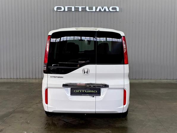 Honda Stepwgn V с пробегом 2016 года, цена 1 677 000 рублей, 205984 км, минивэн, Автокод Объявления